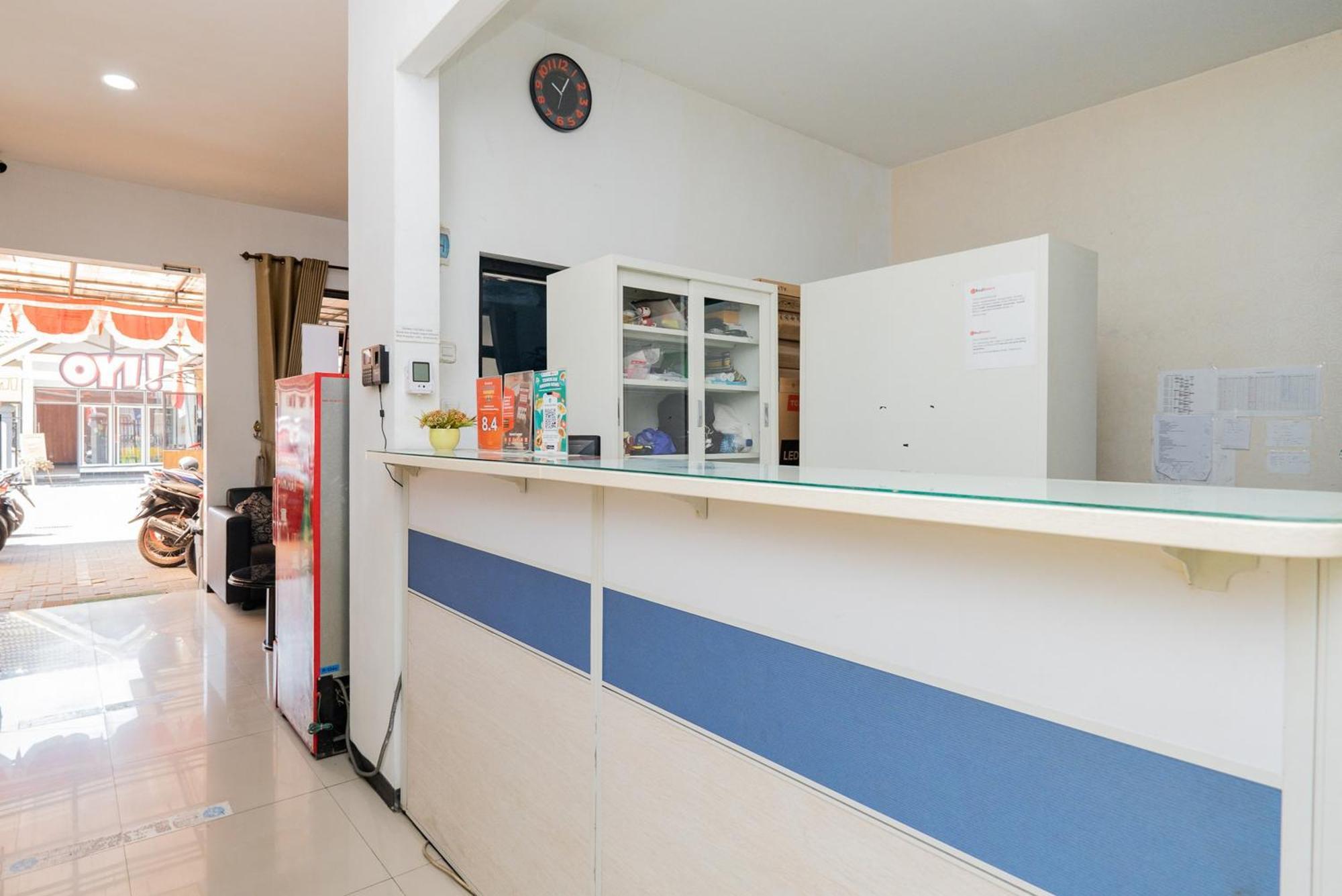 Wisma tamu Reddoorz Near Taman Krida Budaya Malang