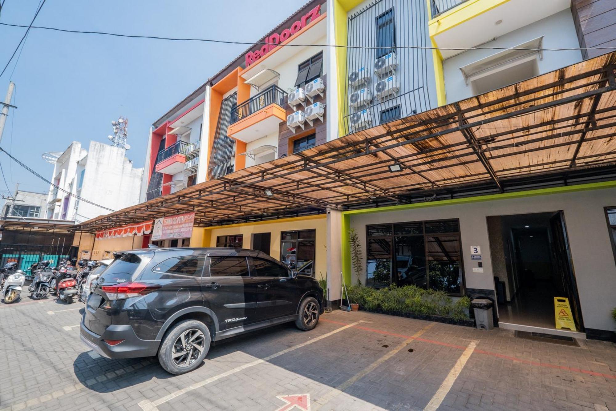 Wisma tamu Reddoorz Near Taman Krida Budaya 2*