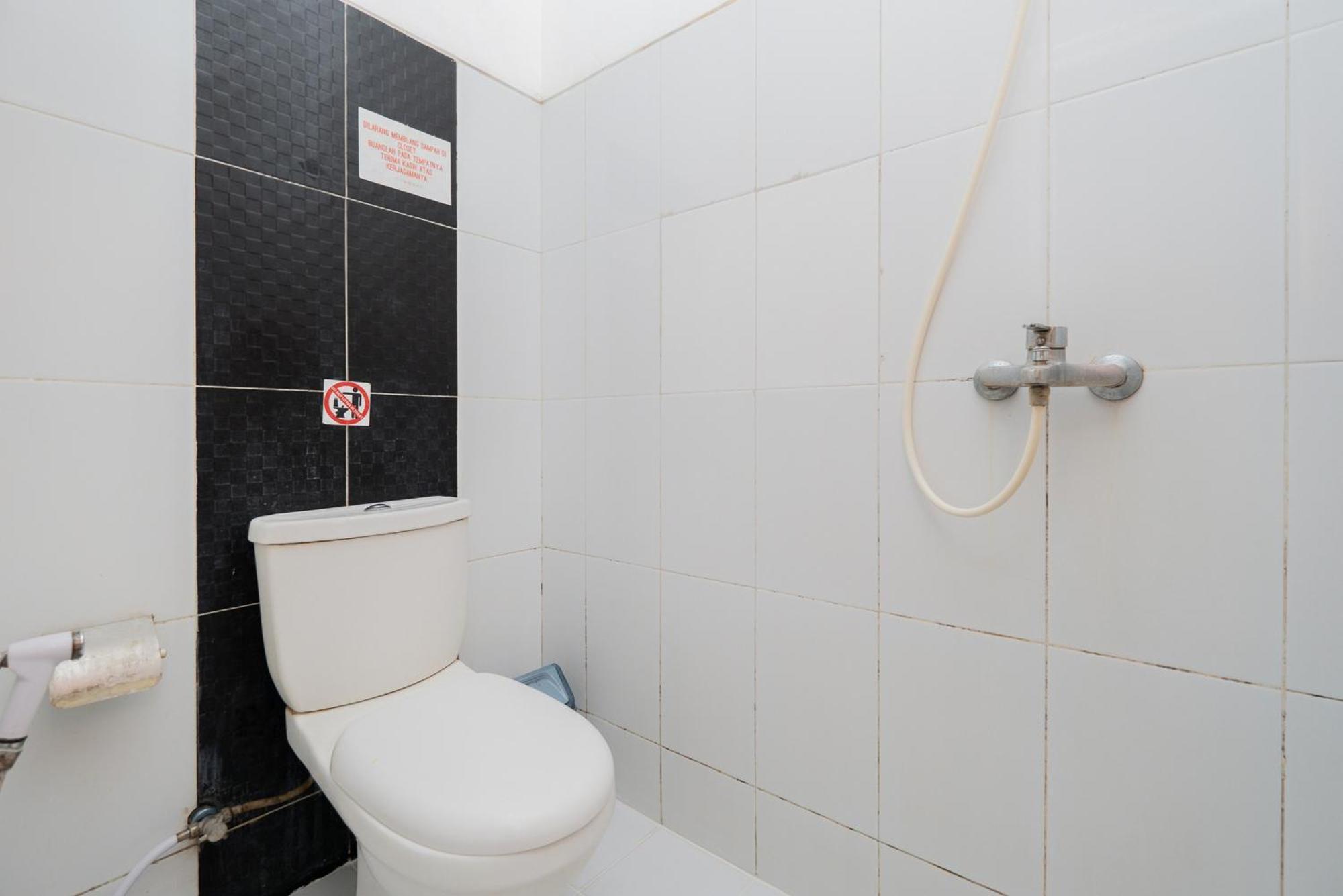 Wisma tamu Reddoorz Near Taman Krida Budaya