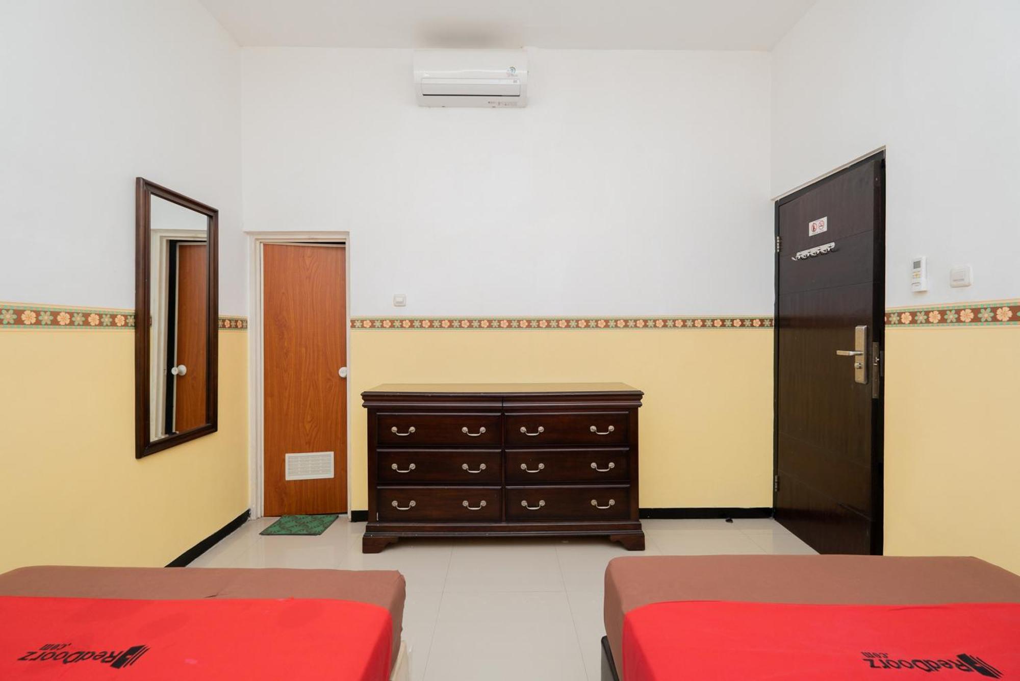 Reddoorz Near Taman Krida Budaya Wisma tamu