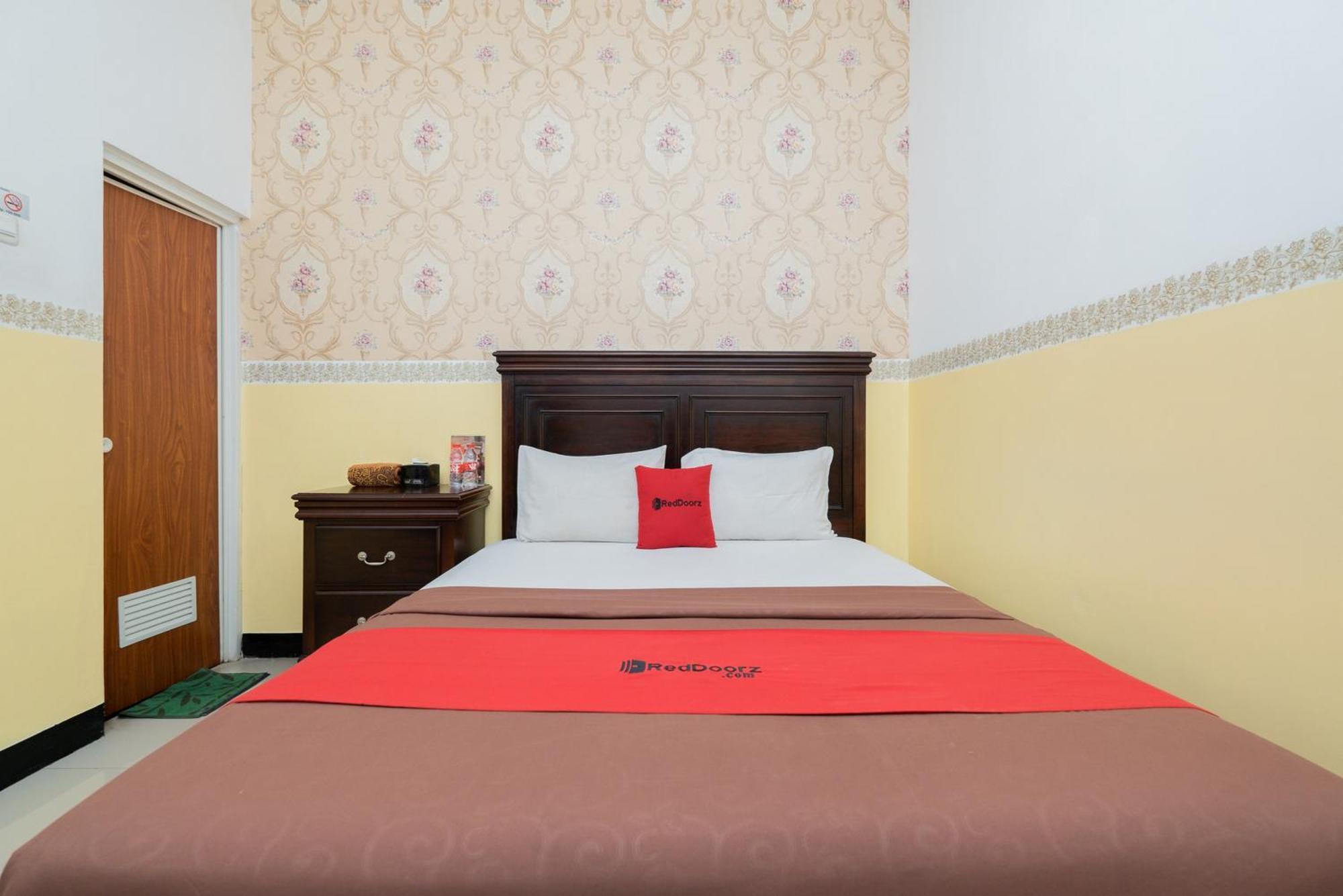 Wisma tamu Reddoorz Near Taman Krida Budaya Malang